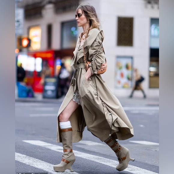 Christian Dior 2023 Trench Coat With Ruffles Beige Cotton Gabardine  Size 2 - Picture 2 of 16